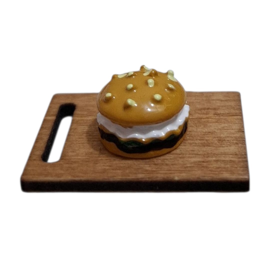 Comida servida con tabla