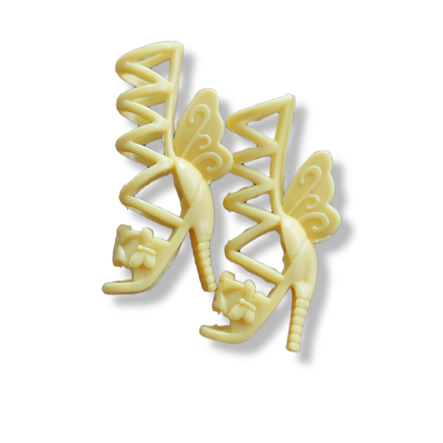 Zapato de tacón estilo mariposa