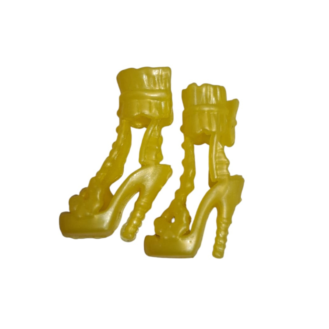 Zapato de tacón con lazo fruncido en el tobillo