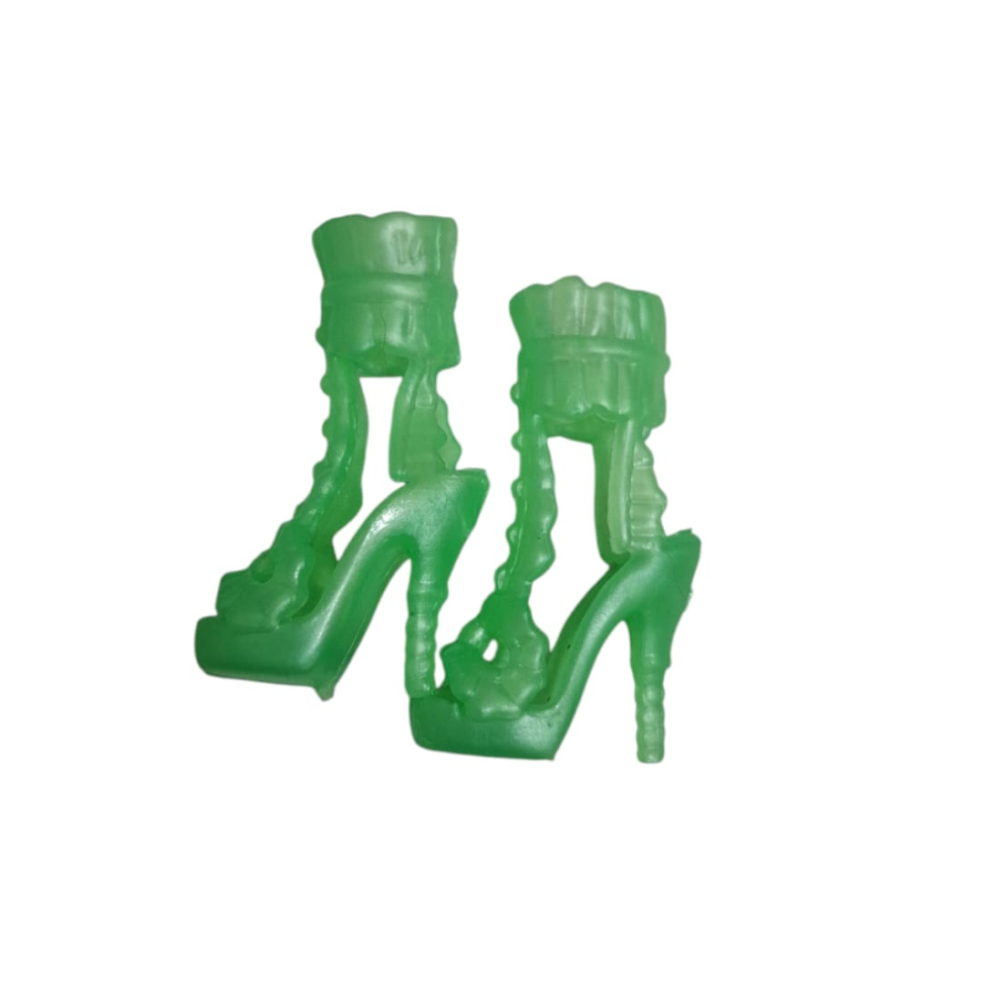 Zapato de tacón con lazo fruncido en el tobillo